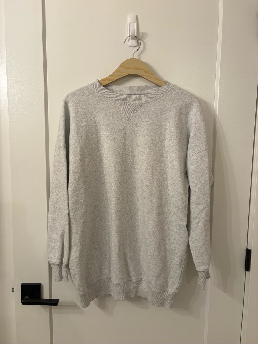 American Eagle Outfitters Light Gray Crewneck Sweatshirt